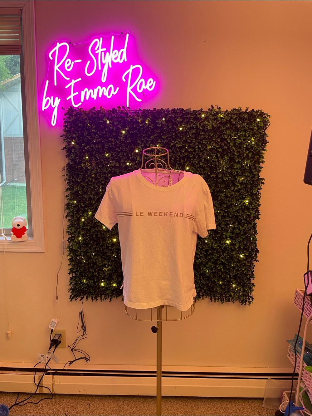 🐶Abercrombie & Fitch Le Weekend White Graphic Tee